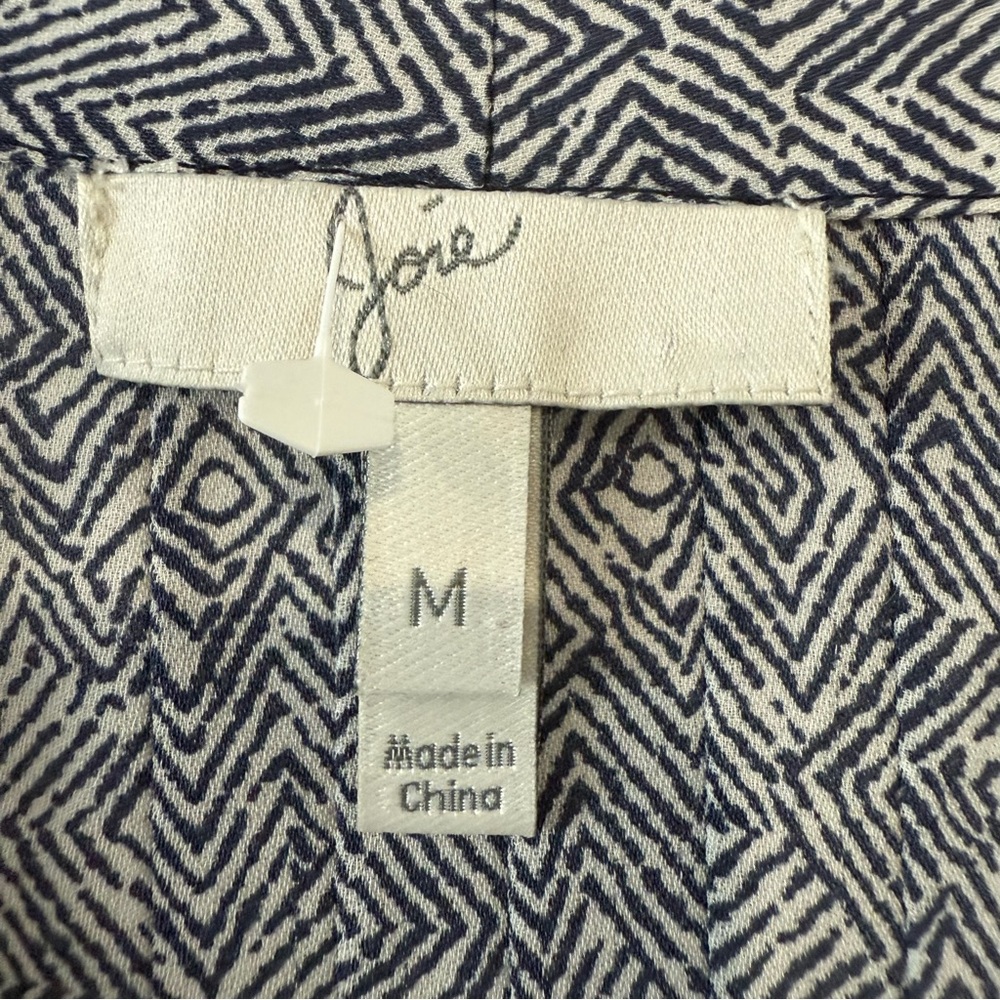 Joie 100% Silk Blouse Medium Navy Geometric Print Short Sleeve Career Top - Picture 2 of 5